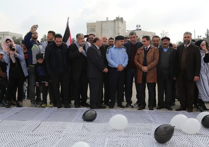 أكبر كوفية فلسطينية في العالم بمدينة الخليل