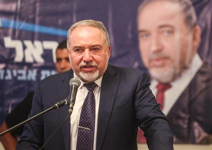 هل يطيح العدوان على غزة بـ"ليبرمان"؟