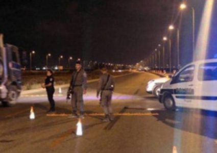 الاحتلال يُغلق عزون ويمنع الحركة بالمنطقة