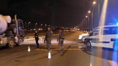 الاحتلال يُغلق عزون ويمنع الحركة بالمنطقة