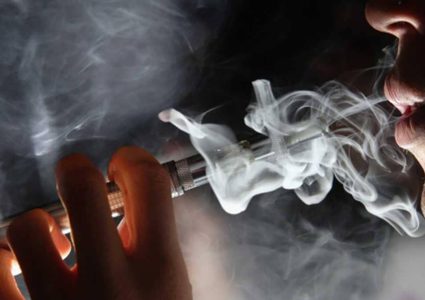 أميركا تشدد قيودها على السجائر الإلكترونية
