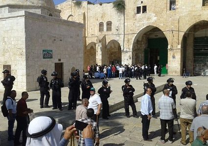 إبعاد 6 أسرى مقدسيين عن الأقصى