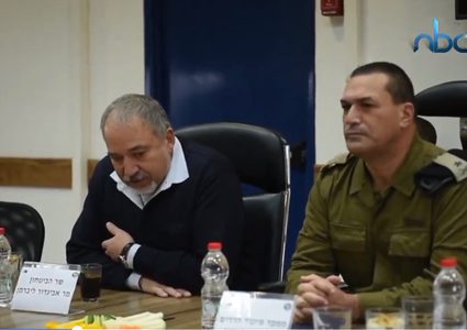 استقالة ليبرمان تثير جدلاً في اسرائيل