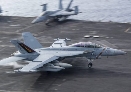 حاملتا طائرات أميركيتان تنفذان مناورات "معقدة"