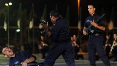 إصابة 10 شرطيين وتوقيف 30 بعد شغب كروي بالجزائر