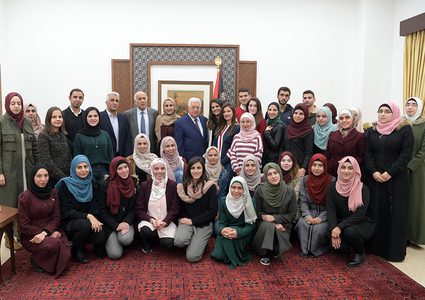 الرئيس يستقبل طلبة" كلية الشرف" في النجاح