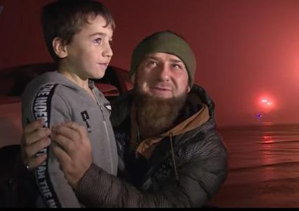 رئيس الشيشان يهدي "الطفل الخارق" مرسيدس