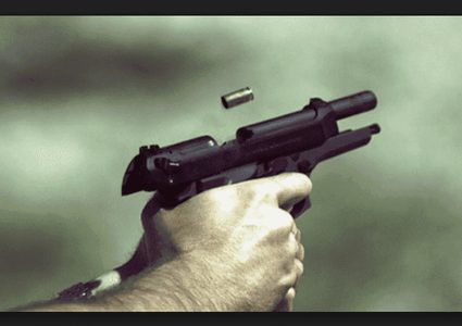 تبادل إطلاق نار بين شرطي وشخص يريد الانتحار