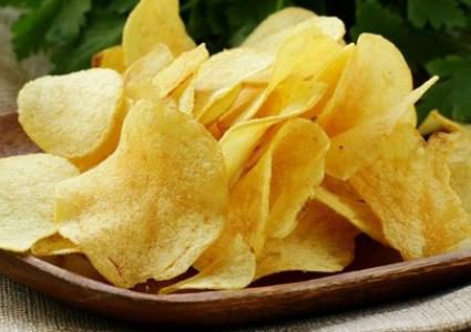 للمرة الأولى..العلم يبرئ "الشيبس" ويؤكد على فوائده