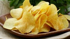 للمرة الأولى..العلم يبرئ "الشيبس" ويؤكد على فوائده