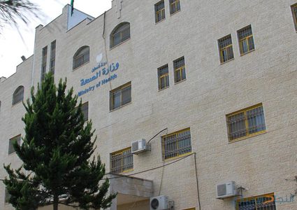 صحة الخليل: بعض مراكز التجميل لا تلتزم الأخصائي