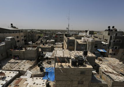 الاحتلال يجرح مزارعا شرق مخيم المغازي