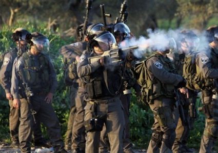 إصابات بالاختناق بين طلبة ومعلمي مدرسة الخليل