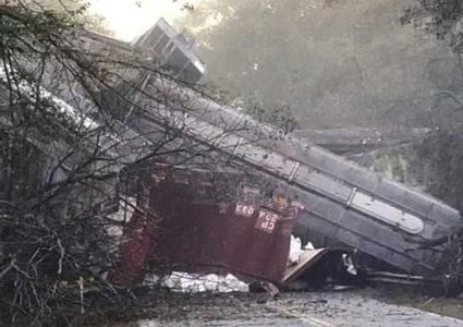 أميركا.. عربات "تتساقط من السماء"!