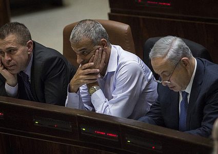 نتنياهو في مواجهة معركة الموازنة واستقالة ليبرمان