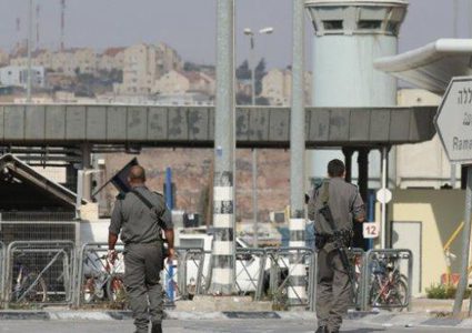 سلطات الاحتلال تهدم "كرفانا" سكنيا في قرية قلنديا