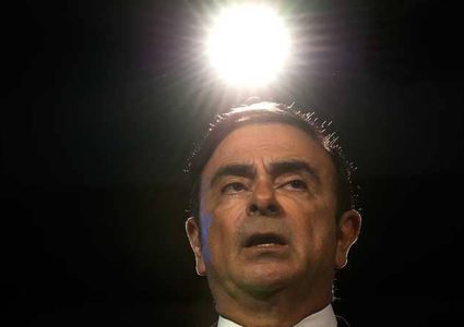 "نيسان" تؤكد الفضيحة.. واليابان توقف كارلوس غصن