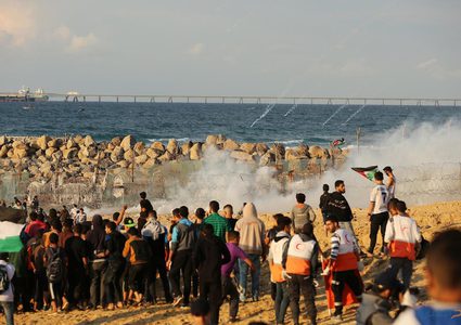 اصابات برصاص الاحتلال والاختناق في المسير البحري