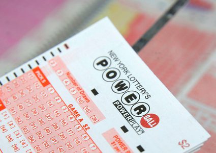 رجل يفوز باليانصيب 14 مرة في 3 دول مختلفة