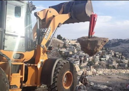 تجريف أرض ومصادرة مركبات في سلوان