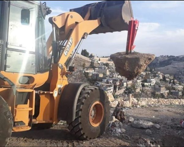 تجريف أرض ومصادرة مركبات في سلوان