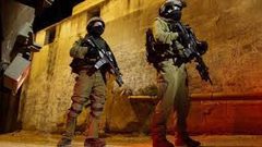 الاحتلال يعتقل مواطنا ونجله من بلدة عزون