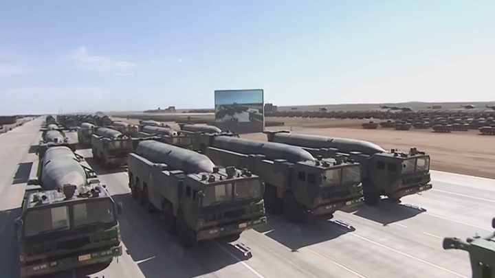 وفاة صانع أول قنبلة نووية صينية