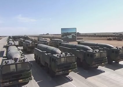 وفاة صانع أول قنبلة نووية صينية