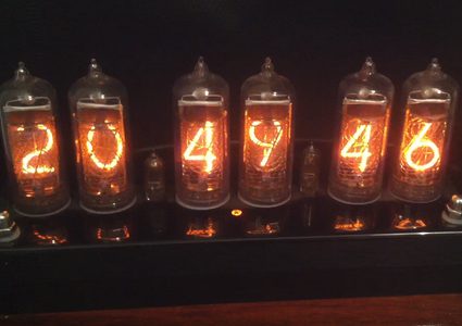 من صنع أول ساعة رقمية في العالم؟