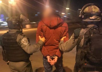 قوات الاحتلال تعتقل منفذ عملية الطعن في القدس