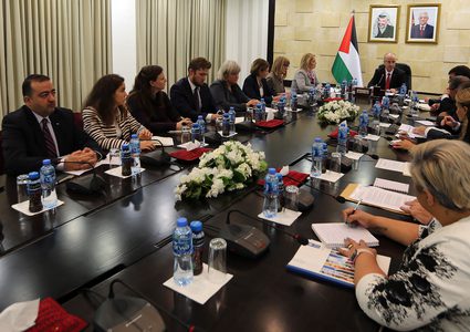 رئيس الوزراء رامي الحمد الله، يستقبل ممثلي عدد من الدول المانحة للقدس الشرقية والمناطق المسماة "ج"