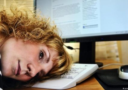 الإجهاد الرقمي يؤذي صحة الموظفين