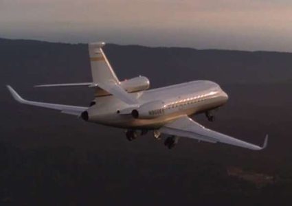 لا تمازحوا مضيفات الطيران.. فما السبب؟