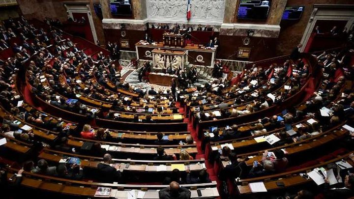 فرنسا توافق على قانون يهدف لمحاربة الأخبار المزيفة