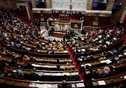فرنسا توافق على قانون يهدف لمحاربة الأخبار المزيفة