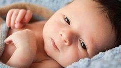 شابة تعرض طفلها في مزاد علني على فيسبوك