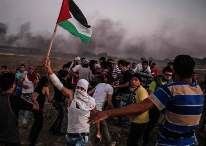 شبان يحرقون " نقطة عسكرية " للاحتلال شرق البريج