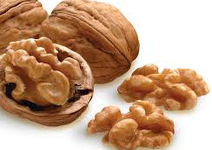 الجوز يقي من الإصابة بسرطان الأمعاء