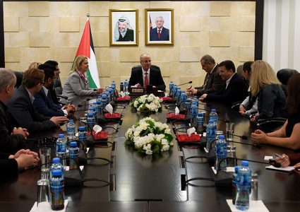 الحمد الله يدعو كندا للإنخراط في إطار دولي للسلام