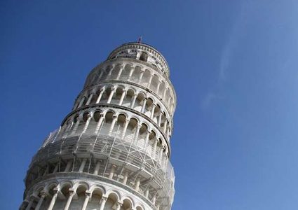 خبراء يحذرون من "استقامة" برج بيزا المائل!