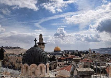 البرامج التعليمية تدين منع تطبيق المنهاج الفلسطيني