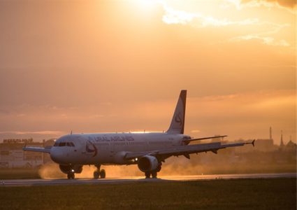 طيار كاد يحتفل يتسبب بكارثة أثناء احتفاله بتقاعده!