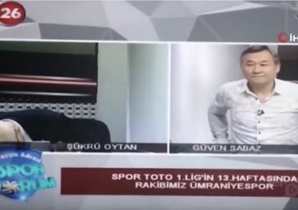 محلل رياضي يسقط على الهواء بنوبة قلبية