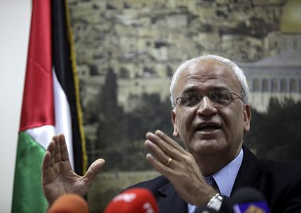 عريقات يطالب الاحتلال التوقف عن استهداف القيادة