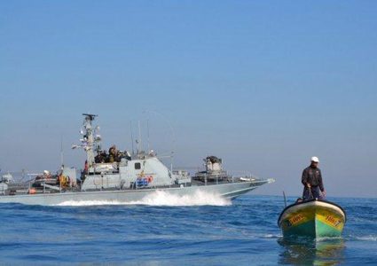 الاحتلال يعتقل 3 صيادين شمال قطاع غزة
