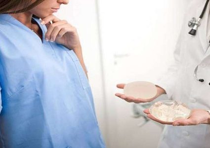 جراحة السيليكون تهدد النساء بأمراض المناعة