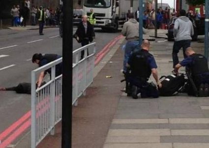 تعرض رجل لهجوم طعن بساطور في العاصمة البريطانية