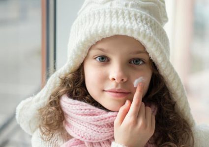 احمِ طفلك بهذه الكريمات في الشتاء
