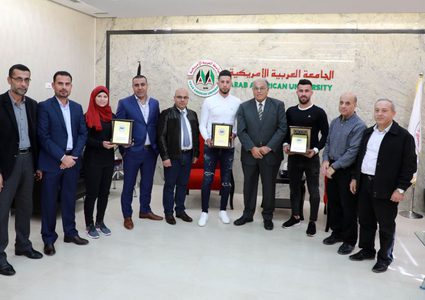 تكريم لاعبي "الأمريكية" المشاركين ببطولات دولية