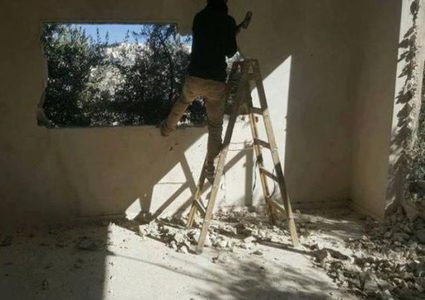 الاحتلال يجبر عائلة مقدسية على هدم منزلها
